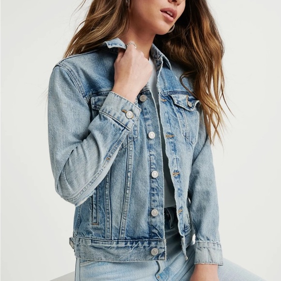 Lucky Brand ‘Tomboy Denim Trucker’ Distressed Denim Jacket in ‘Cumberland River’ - Picture 2 of 13